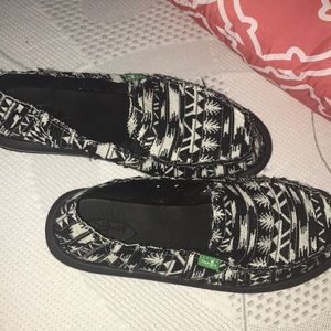 Sanuk Shoes - Tribal print Sanuks Sanuk Shoes - Tribal print Sanuks